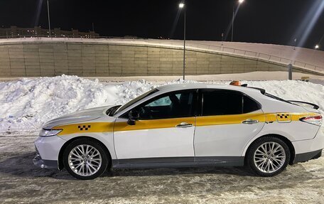 Toyota Camry, 2020 год, 2 300 000 рублей, 4 фотография