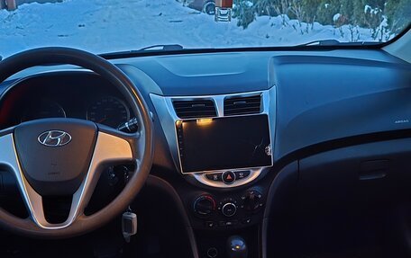 Hyundai Solaris II рестайлинг, 2013 год, 650 000 рублей, 13 фотография