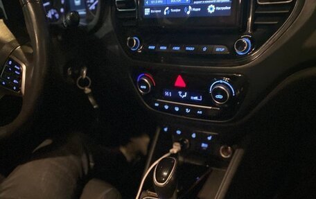 Hyundai Solaris II рестайлинг, 2022 год, 1 250 000 рублей, 7 фотография