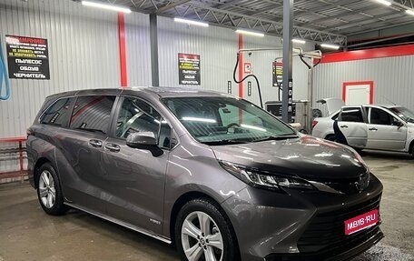 Toyota Sienna, 2021 год, 4 499 000 рублей, 1 фотография