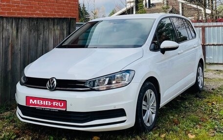 Volkswagen Touran III, 2019 год, 1 800 000 рублей, 1 фотография