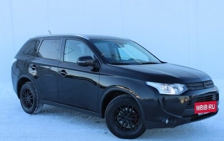 Mitsubishi Outlander III рестайлинг 3, 2014 год, 1 430 000 рублей, 3 фотография