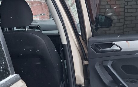 Volkswagen Tiguan II, 2018 год, 1 000 000 рублей, 9 фотография