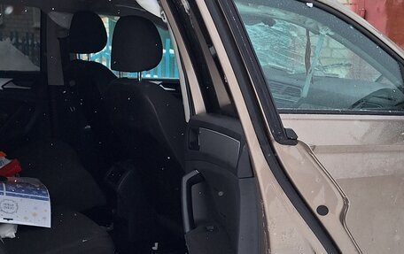 Volkswagen Tiguan II, 2018 год, 1 000 000 рублей, 8 фотография