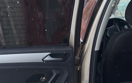 Volkswagen Tiguan II, 2018 год, 1 000 000 рублей, 17 фотография