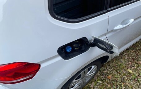 Volkswagen Touran III, 2019 год, 1 800 000 рублей, 4 фотография