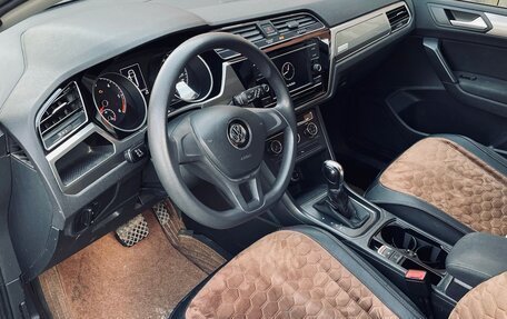 Volkswagen Touran III, 2019 год, 1 800 000 рублей, 10 фотография