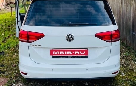 Volkswagen Touran III, 2019 год, 1 800 000 рублей, 3 фотография