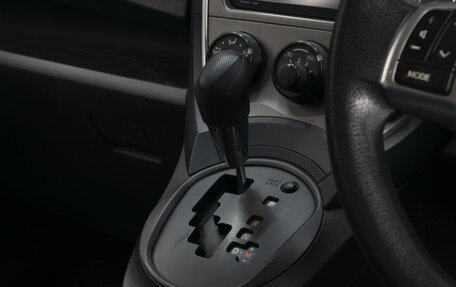 Toyota Ractis II, 2011 год, 950 000 рублей, 15 фотография