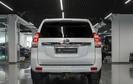 Toyota Land Cruiser Prado 150 рестайлинг 2, 2015 год, 4 180 000 рублей, 5 фотография