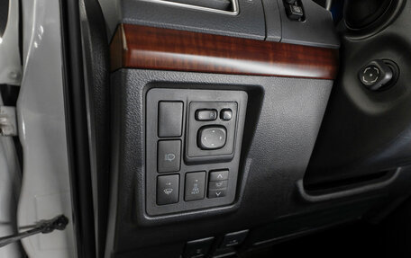 Toyota Land Cruiser Prado 150 рестайлинг 2, 2015 год, 4 180 000 рублей, 15 фотография