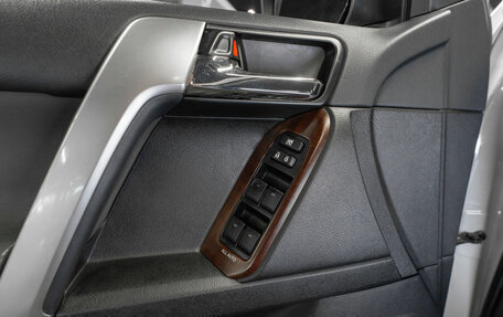 Toyota Land Cruiser Prado 150 рестайлинг 2, 2015 год, 4 180 000 рублей, 14 фотография