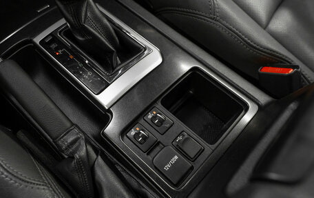 Toyota Land Cruiser Prado 150 рестайлинг 2, 2015 год, 4 180 000 рублей, 26 фотография