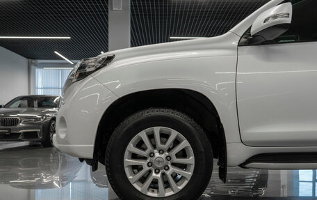 Toyota Land Cruiser Prado 150 рестайлинг 2, 2015 год, 4 180 000 рублей, 28 фотография