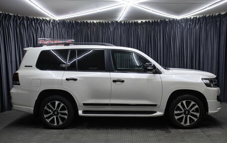 Toyota Land Cruiser 200, 2018 год, 6 350 000 рублей, 4 фотография