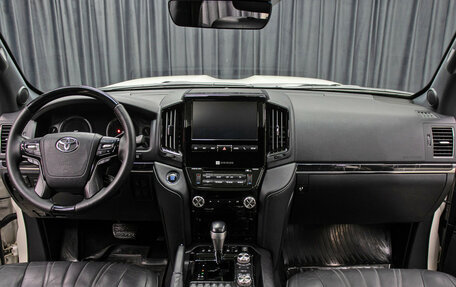 Toyota Land Cruiser 200, 2018 год, 6 350 000 рублей, 14 фотография