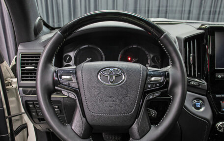 Toyota Land Cruiser 200, 2018 год, 6 350 000 рублей, 17 фотография