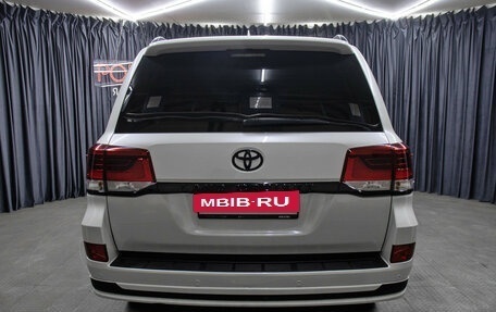 Toyota Land Cruiser 200, 2018 год, 6 350 000 рублей, 6 фотография