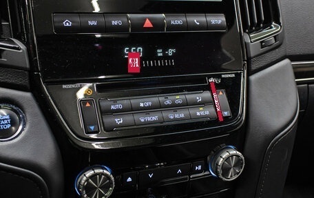 Toyota Land Cruiser 200, 2018 год, 6 350 000 рублей, 20 фотография