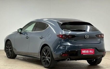 Mazda 3, 2022 год, 1 200 000 рублей, 3 фотография