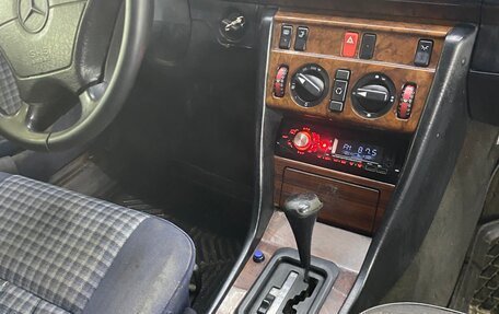 Mercedes-Benz E-Класс, 1994 год, 175 000 рублей, 2 фотография