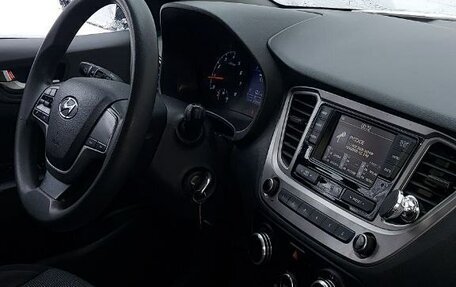 Hyundai Solaris II рестайлинг, 2021 год, 1 299 000 рублей, 14 фотография