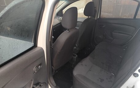 Renault Logan II, 2019 год, 765 000 рублей, 5 фотография