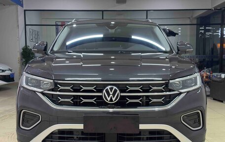 Volkswagen Touran III, 2022 год, 2 350 000 рублей, 1 фотография