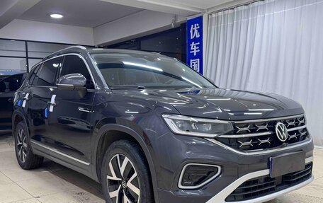 Volkswagen Touran III, 2022 год, 2 350 000 рублей, 2 фотография