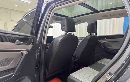 Volkswagen Touran III, 2022 год, 2 350 000 рублей, 4 фотография