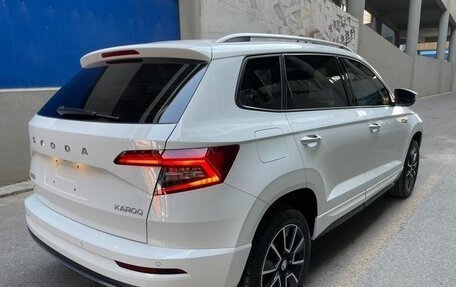 Skoda Karoq I, 2023 год, 2 100 000 рублей, 6 фотография