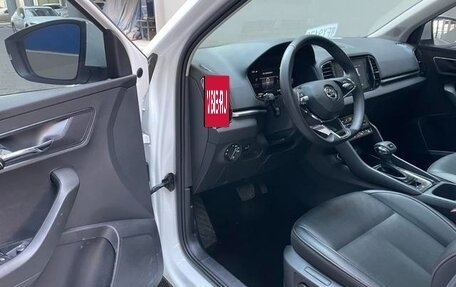 Skoda Karoq I, 2023 год, 2 100 000 рублей, 8 фотография