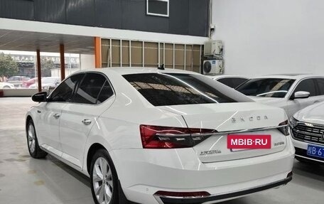 Skoda Superb III рестайлинг, 2021 год, 1 850 000 рублей, 4 фотография