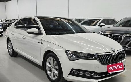 Skoda Superb III рестайлинг, 2021 год, 1 850 000 рублей, 3 фотография