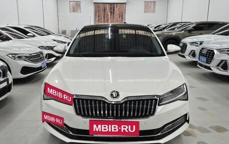 Skoda Superb III рестайлинг, 2021 год, 1 850 000 рублей, 2 фотография