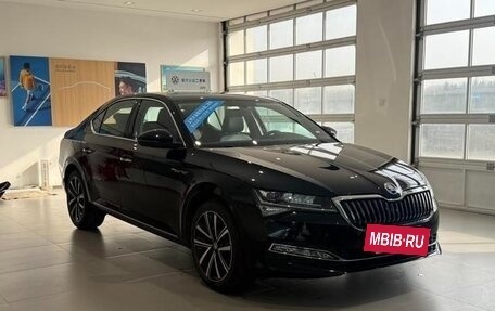 Skoda Superb III рестайлинг, 2023 год, 2 000 000 рублей, 3 фотография