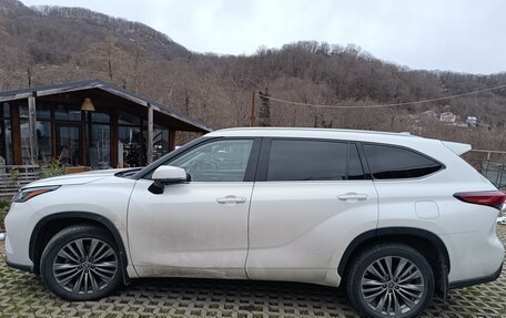 Toyota Highlander, 2021 год, 4 990 000 рублей, 4 фотография