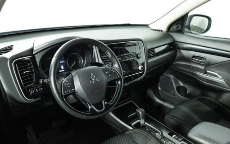 Mitsubishi Outlander III рестайлинг 3, 2020 год, 2 199 900 рублей, 11 фотография