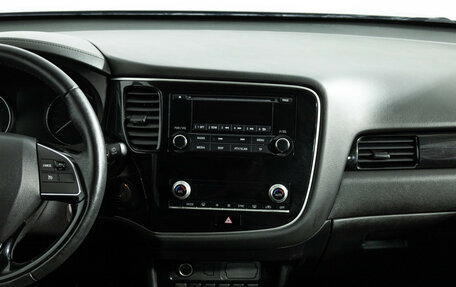 Mitsubishi Outlander III рестайлинг 3, 2020 год, 2 199 900 рублей, 14 фотография