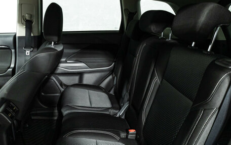 Mitsubishi Outlander III рестайлинг 3, 2020 год, 2 199 900 рублей, 10 фотография