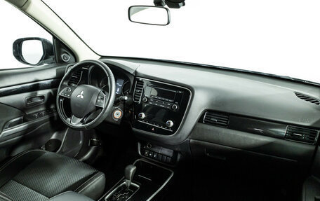 Mitsubishi Outlander III рестайлинг 3, 2020 год, 2 199 900 рублей, 9 фотография