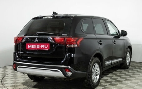 Mitsubishi Outlander III рестайлинг 3, 2020 год, 2 199 900 рублей, 5 фотография