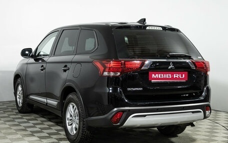 Mitsubishi Outlander III рестайлинг 3, 2020 год, 2 199 900 рублей, 7 фотография