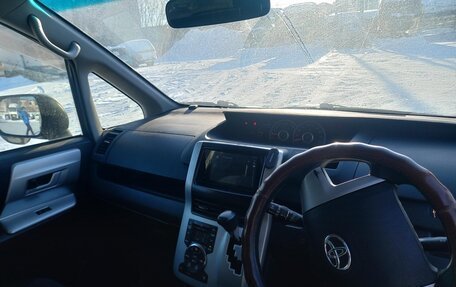 Toyota Voxy II, 2011 год, 1 200 000 рублей, 6 фотография