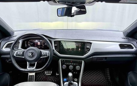 Volkswagen T-Roc I, 2023 год, 1 650 000 рублей, 9 фотография