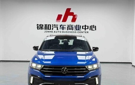 Volkswagen T-Roc I, 2023 год, 1 650 000 рублей, 2 фотография