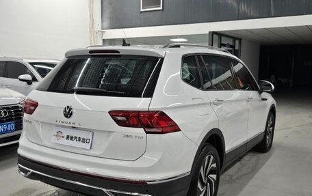 Volkswagen Tiguan II, 2021 год, 2 100 000 рублей, 3 фотография