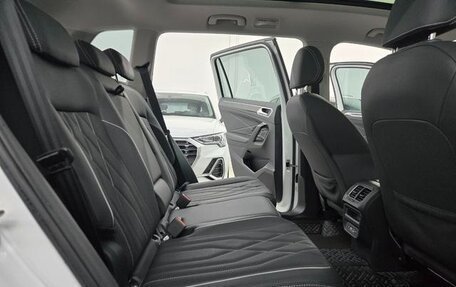 Volkswagen Tiguan II, 2021 год, 2 100 000 рублей, 11 фотография