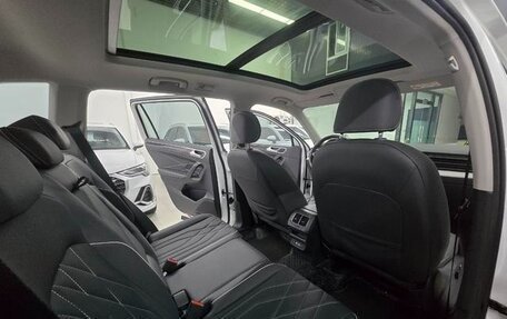 Volkswagen Tiguan II, 2021 год, 2 100 000 рублей, 10 фотография