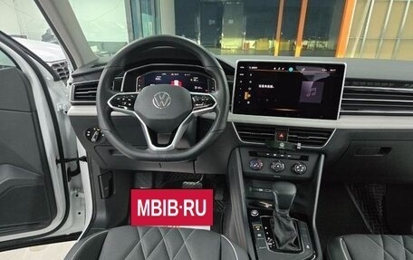 Volkswagen Tiguan II, 2021 год, 2 100 000 рублей, 7 фотография